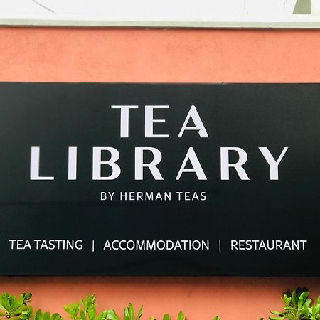 Tea Library Bed & Breakfast Хикадува Екстериор снимка