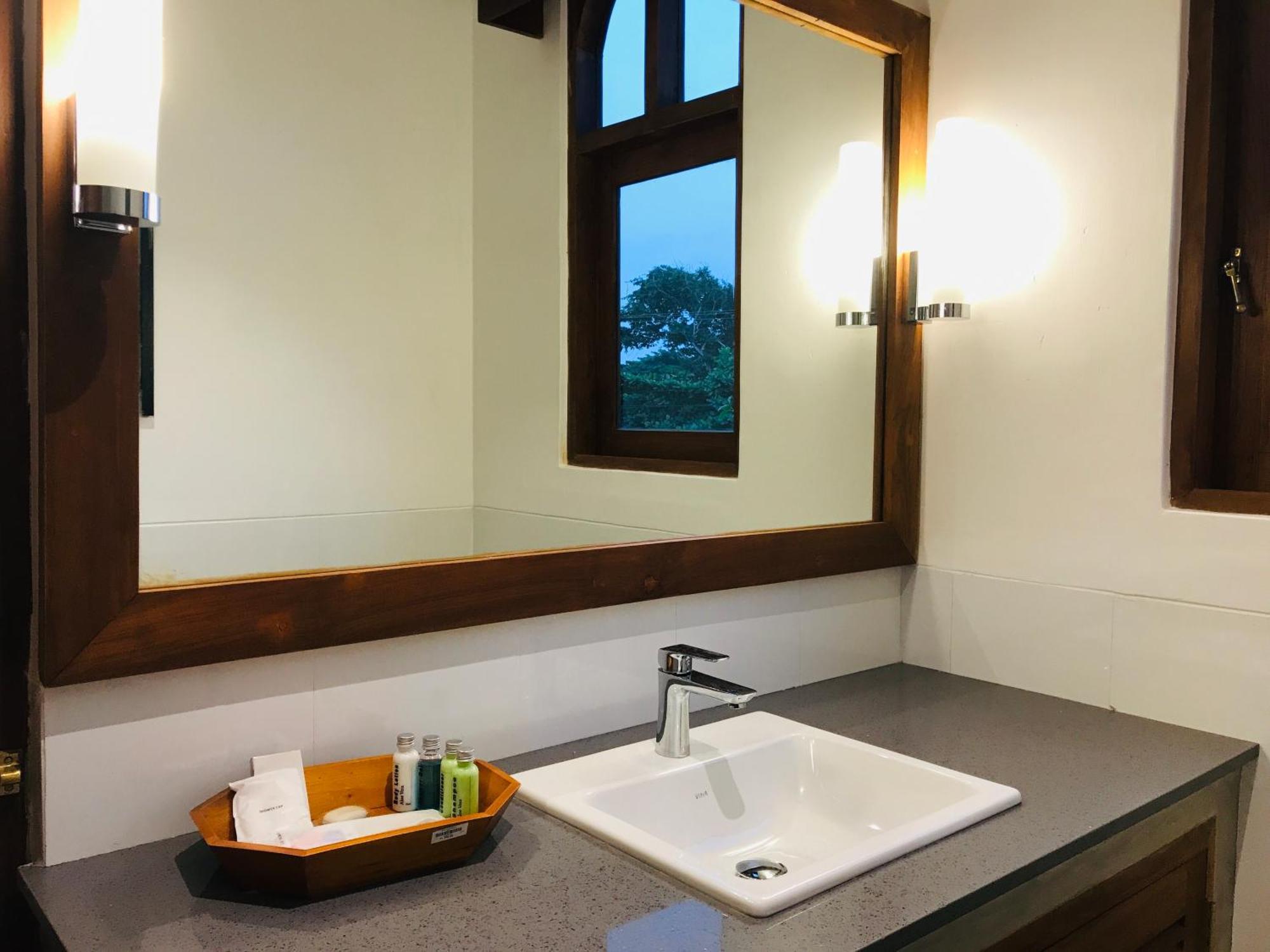 Tea Library Bed & Breakfast Хикадува Екстериор снимка